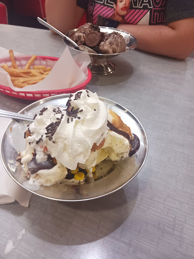 Photo of Friendly's - 529 Memorial Dr, Chicopee, MA 01020