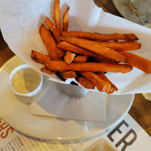 Photo of Max Burger - 684 Bliss Rd, Longmeadow, MA 01106