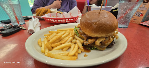 Photo of Friendly's - 1745 Northampton St, Holyoke, MA 01040