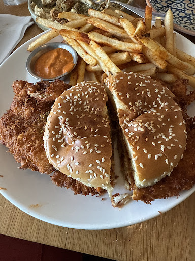 Photo of Tavi - 330 N New Hampshire St, Covington, LA 70433