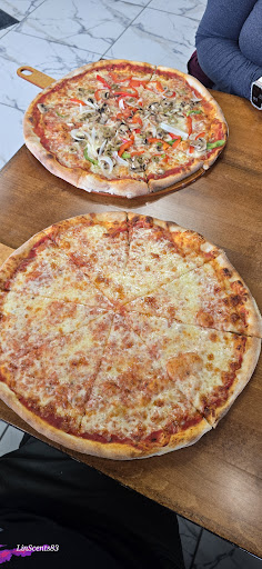 Photo of Damasqino pizza - 7752 N Milwaukee Ave, Niles, IL 60714