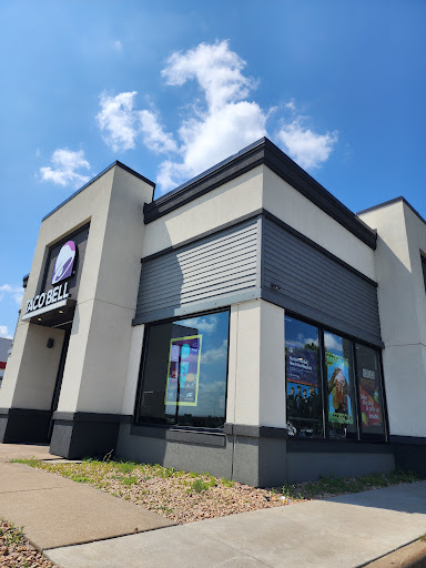 Photo of Taco Bell - 10 8th Ave SE, St Cloud, MN 56304