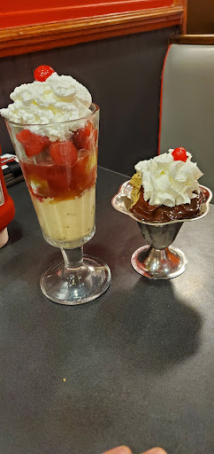 Photo of Friendly's - 423 Loucks Rd, York, PA 17404