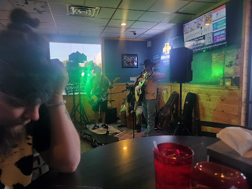 Photo of Sneakers Eatery and Pub - 1317 Central Ave, Fort Dodge, IA 50501