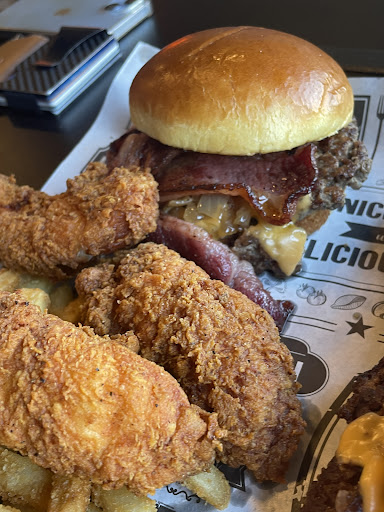 Photo of Halal Smash Burger and Phillies (Devon California) - 6404 N California Ave, Chicago, IL 60659