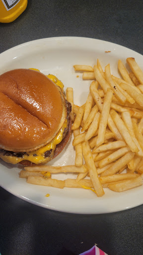 Photo of Friendly's - 506 S Ocean Blvd, Myrtle Beach, SC 29577