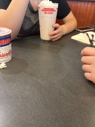 Photo of Friendly's - 18 Pearson Blvd, Gardner, MA 01440