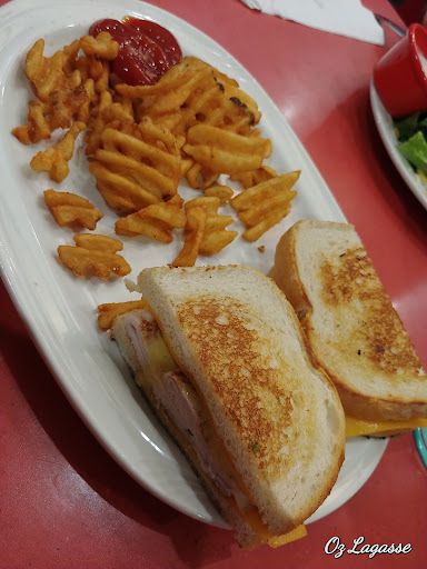 Photo of Friendly's - 18 Pearson Blvd, Gardner, MA 01440