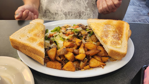 Photo of Friendly's - 18 Pearson Blvd, Gardner, MA 01440