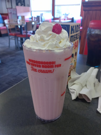 Photo of Friendly's - 18 Pearson Blvd, Gardner, MA 01440