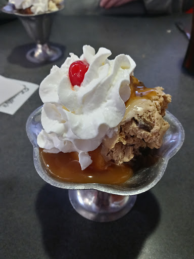 Photo of Friendly's - 18 Pearson Blvd, Gardner, MA 01440