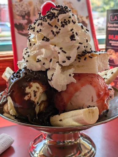 Photo of Friendly's - 18 Pearson Blvd, Gardner, MA 01440