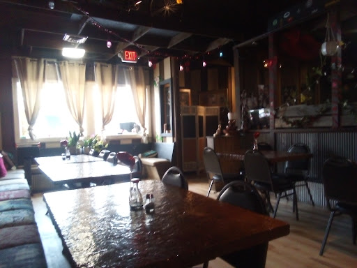 Photo of Pineapple's - 18 E 16th St, Scottsbluff, NE 69361