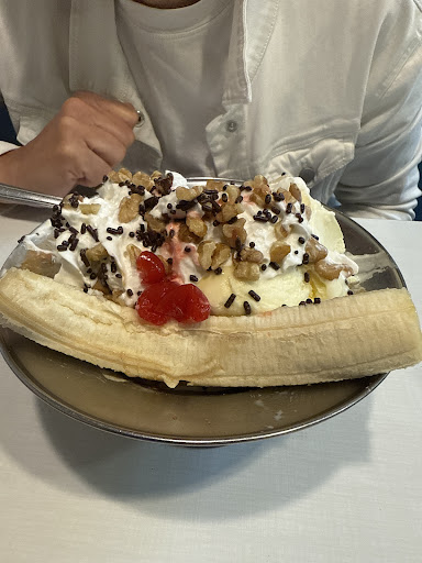 Photo of Friendly's - 558 Aviation Rd, Queensbury, NY 12804