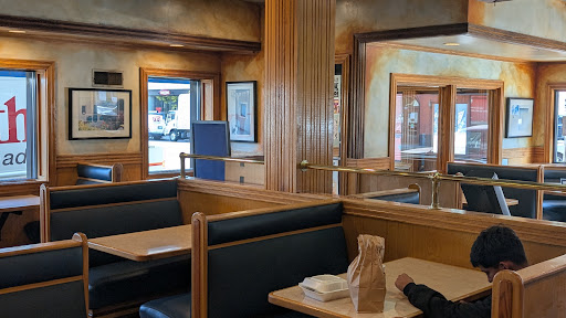 Photo of Oakland Gyros (Oakland Ave) - 2867 N Oakland Ave, Milwaukee, WI 53211