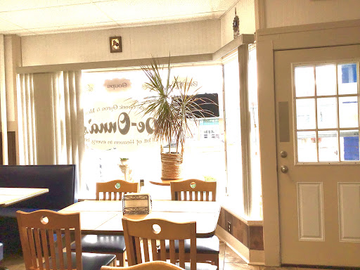Photo of De-Onna's Restaurant - 16 S Main St, Hubbard, OH 44425