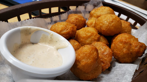 Photo of De-Onna's Restaurant - 16 S Main St, Hubbard, OH 44425