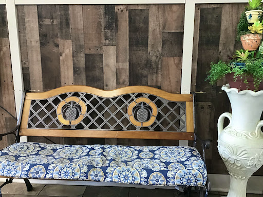 Photo of De-Onna's Restaurant - 16 S Main St, Hubbard, OH 44425