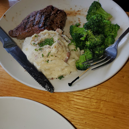 Photo of Applebee's Grill + Bar - 611 25th St SW, Jamestown, ND 58401