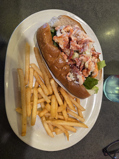 Photo of Friendly's - 3420 Berlin Tpke, Newington, CT 06111