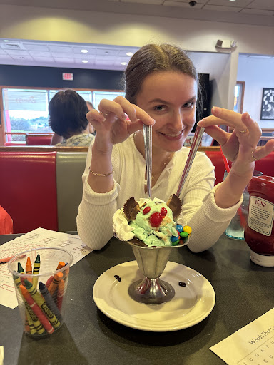 Photo of Friendly's - 3420 Berlin Tpke, Newington, CT 06111