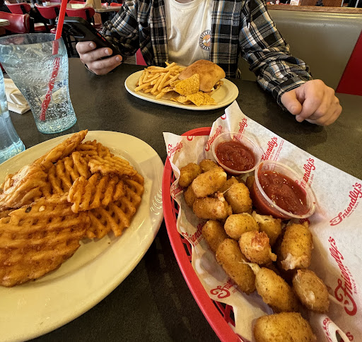 Photo of Friendly's - 3420 Berlin Tpke, Newington, CT 06111
