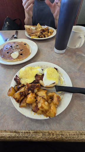 Photo of Olympos Diner - 1130 E Main St, Meriden, CT 06450