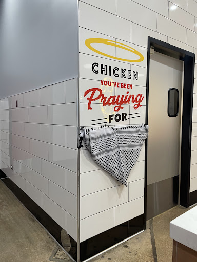 Photo of Holy Buckets Halal Chicken & Pizza - 507 E Roosevelt Rd, Lombard, IL 60148