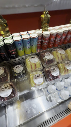 Photo of Holy Buckets Halal Chicken & Pizza - 507 E Roosevelt Rd, Lombard, IL 60148