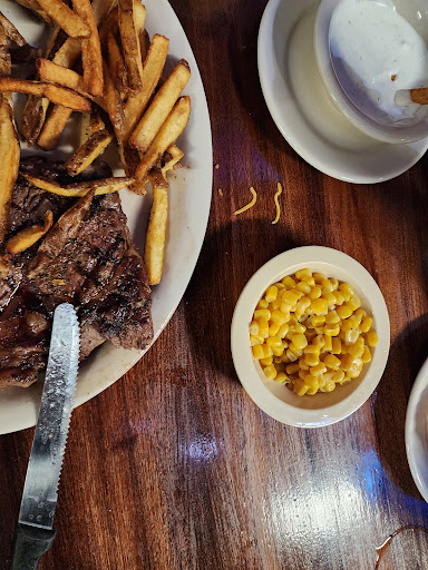 Photo of 5 Loaves Country Kitchen - 900 W Kansas Ave, McPherson, KS 67460