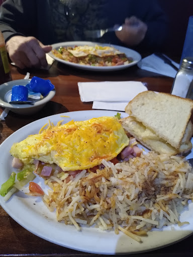 Photo of 5 Loaves Country Kitchen - 900 W Kansas Ave, McPherson, KS 67460