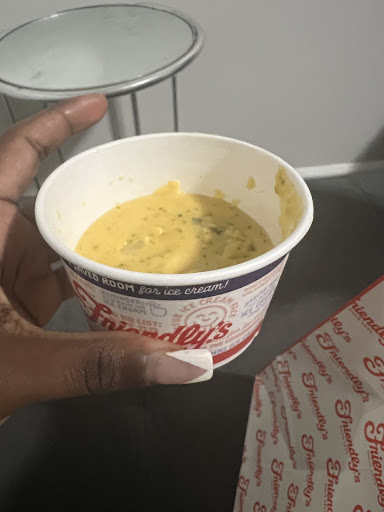 Photo of Friendly's - 4601 High Pointe Blvd, Harrisburg, PA 17111