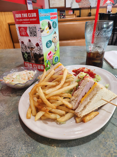 Photo of Friendly's - 4601 High Pointe Blvd, Harrisburg, PA 17111