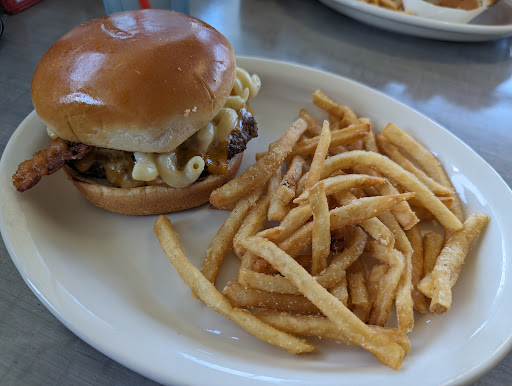 Photo of Friendly's - 307 State Rd, North Dartmouth, MA 02747