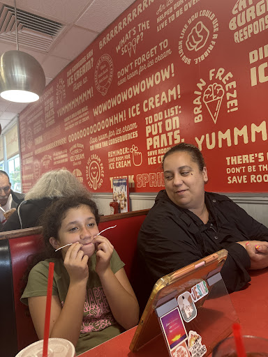 Photo of Friendly's - 307 State Rd, North Dartmouth, MA 02747