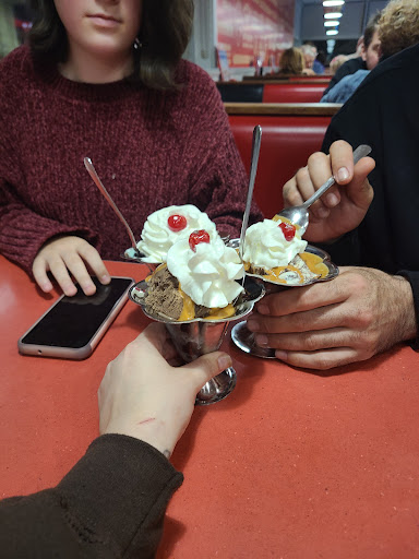 Photo of Friendly's - 307 State Rd, North Dartmouth, MA 02747