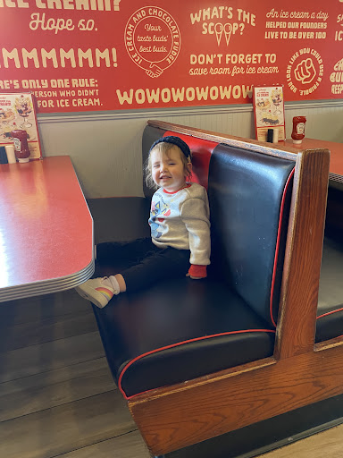 Photo of Friendly's - 307 State Rd, North Dartmouth, MA 02747