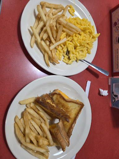 Photo of Friendly's - 307 State Rd, North Dartmouth, MA 02747