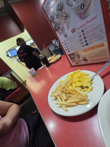 Photo of Friendly's - 307 State Rd, North Dartmouth, MA 02747