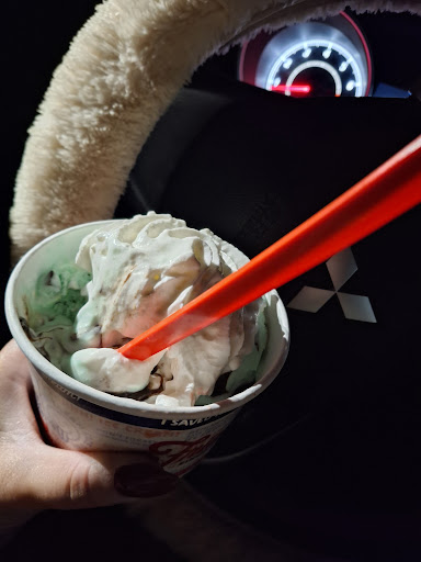 Photo of Friendly's - 307 State Rd, North Dartmouth, MA 02747