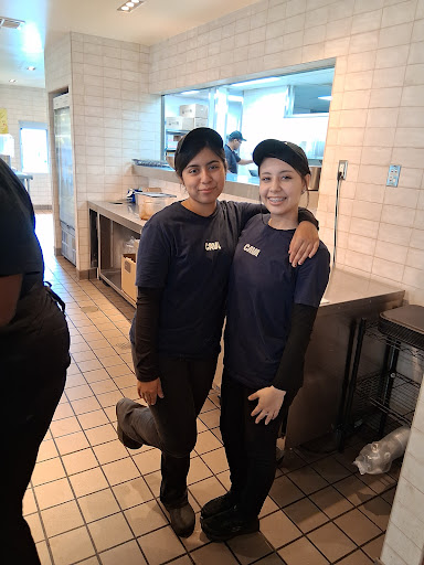 Photo of CAVA - 4243 Veterans Memorial Blvd, Metairie, LA 70006