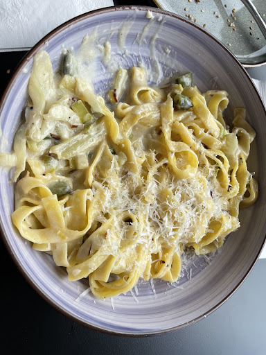 Photo of Gveenah - 844 Farmington Ave, West Hartford, CT 06119