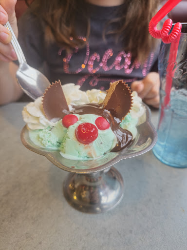 Photo of Friendly's - 4189 Mountain Rd, Pasadena, MD 21122