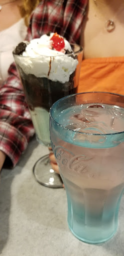 Photo of Friendly's - 4189 Mountain Rd, Pasadena, MD 21122