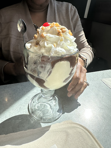 Photo of Friendly's - 4189 Mountain Rd, Pasadena, MD 21122