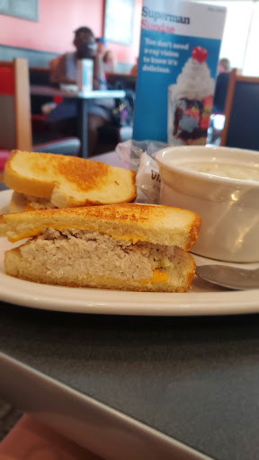 Photo of Friendly's - 100 Premium Outlets Dr, Blackwood, NJ 08012