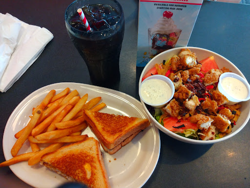 Photo of Friendly's - 100 Premium Outlets Dr, Blackwood, NJ 08012