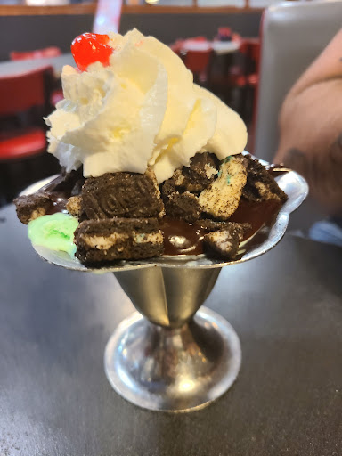 Photo of Friendly's - 210 Maine Mall Rd, South Portland, ME 04106