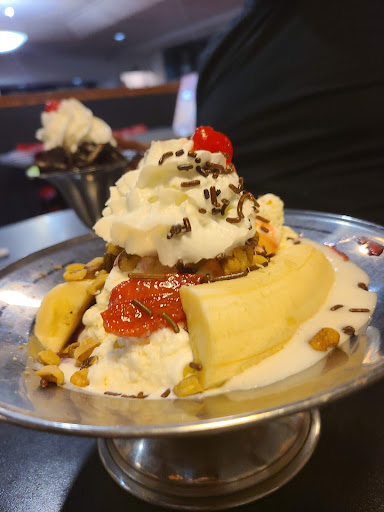 Photo of Friendly's - 210 Maine Mall Rd, South Portland, ME 04106