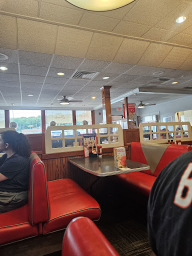 Photo of Friendly's - 210 Maine Mall Rd, South Portland, ME 04106